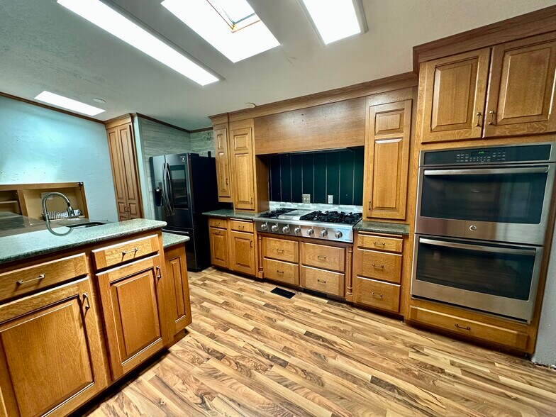 Kitchen main level - 7166 Sundew Rd