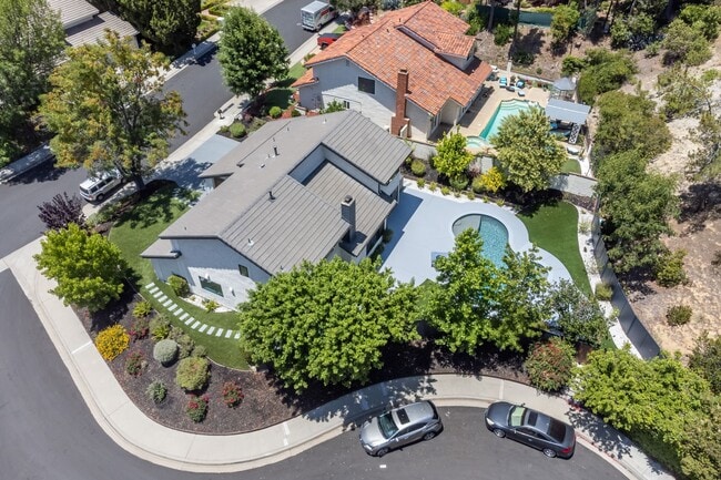 Building Photo - Hidden Jewel in Westlake Village