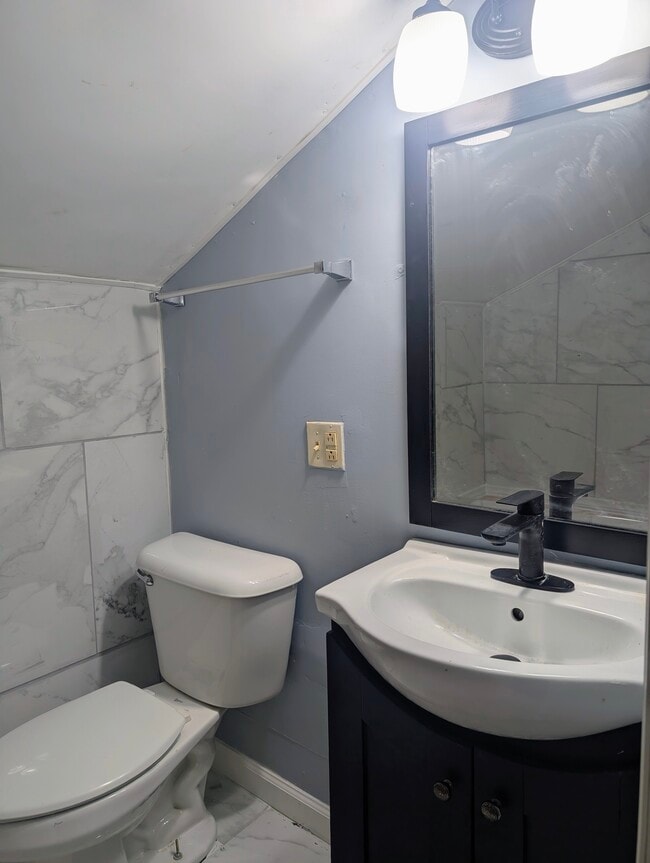 Building Photo - 252 W Mechanic St