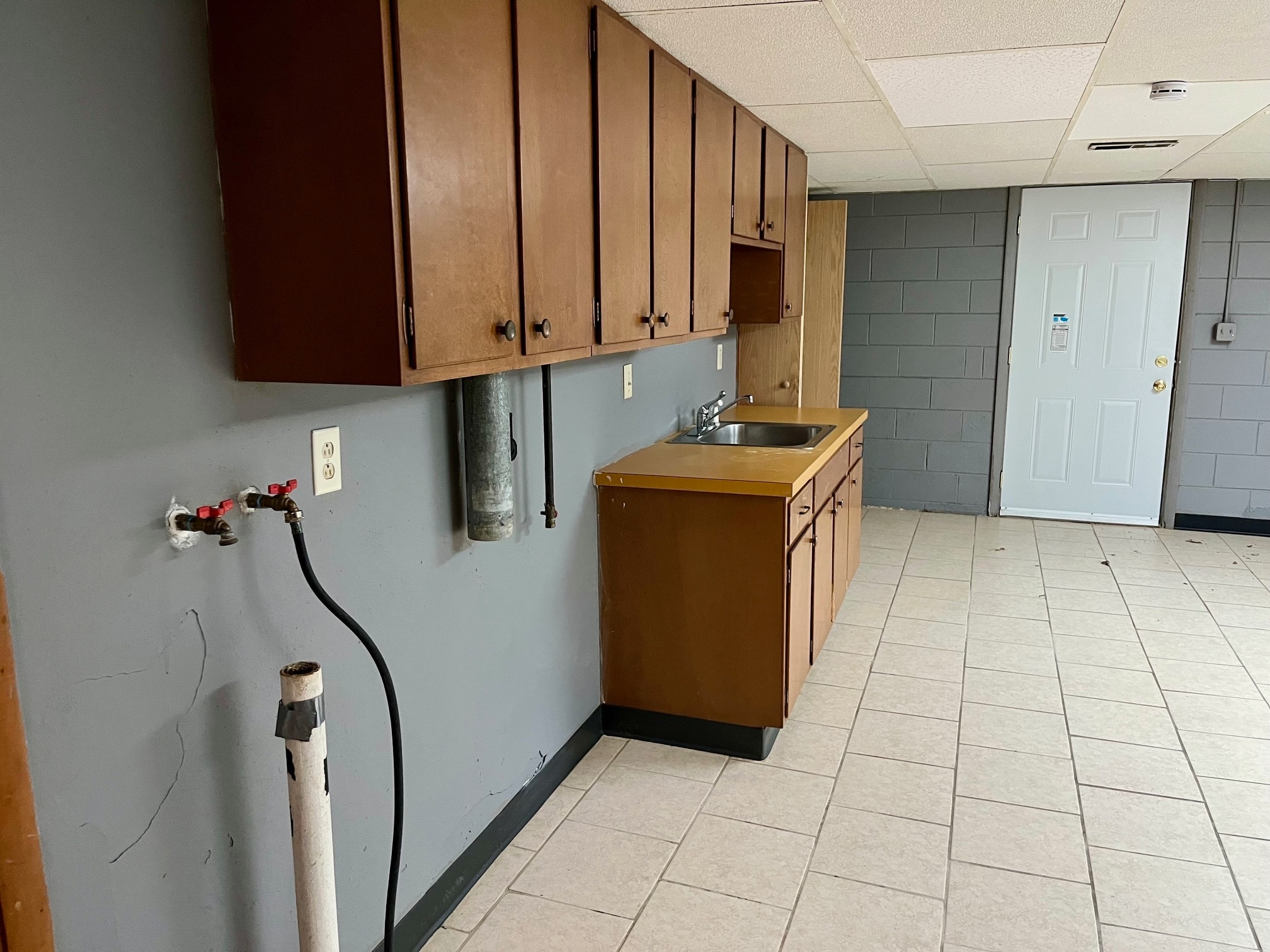 Building Photo - 221 Eisenhower Dr