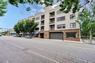 Building Photo - Beautiful Condo Available In Downtown Spar...