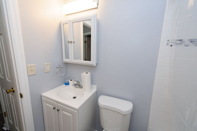 Building Photo - REMODELED BRICK & VINYL RANCH WAITING FOR ...