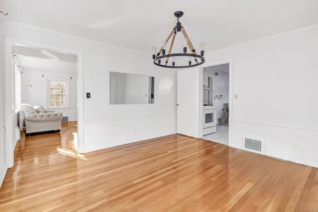 Building Photo - 124 Stiles St