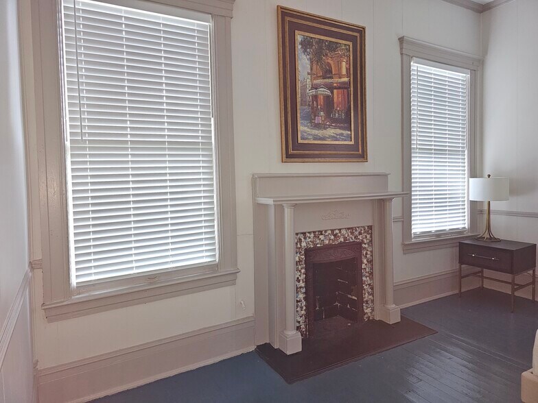 Building Photo - 1012 Love Ave