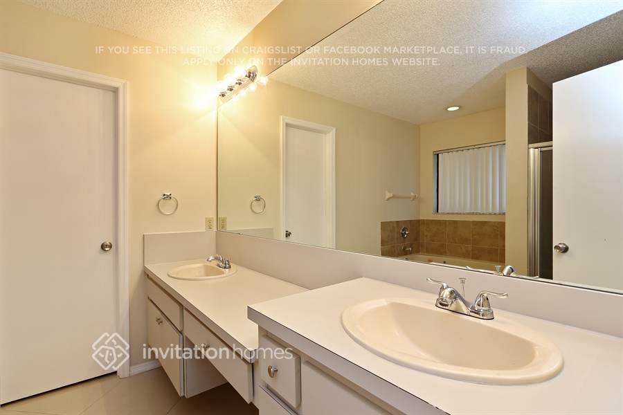 Building Photo - 901 Sandywood Dr