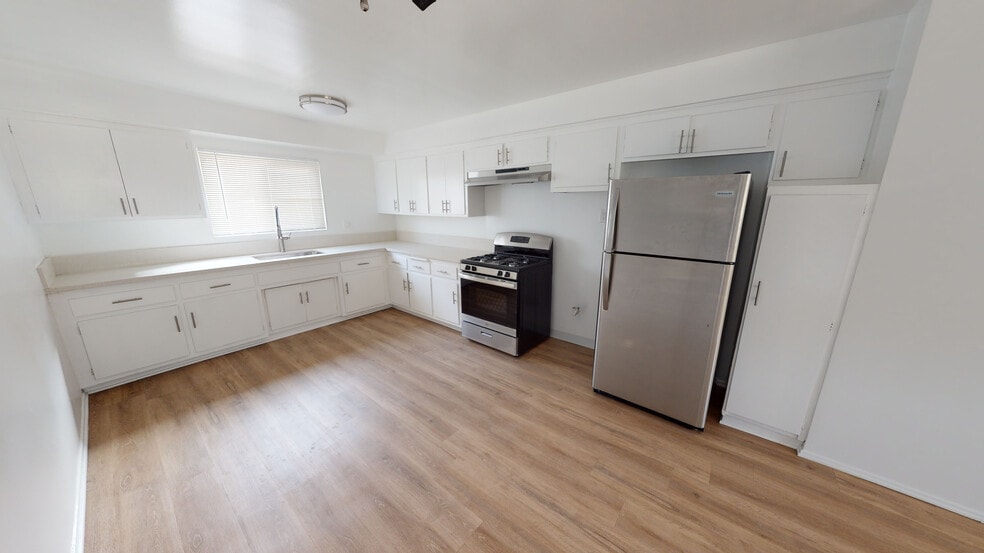 Building Photo - 317 Milford St