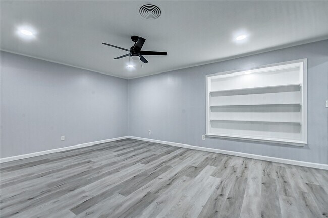 Building Photo - 5122 W Bellfort Ave