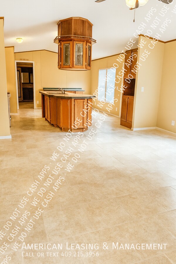 Building Photo - 2909 S Chestnut St