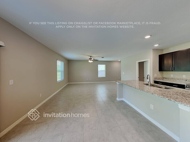 Building Photo - 11942 Miracle Mile Dr