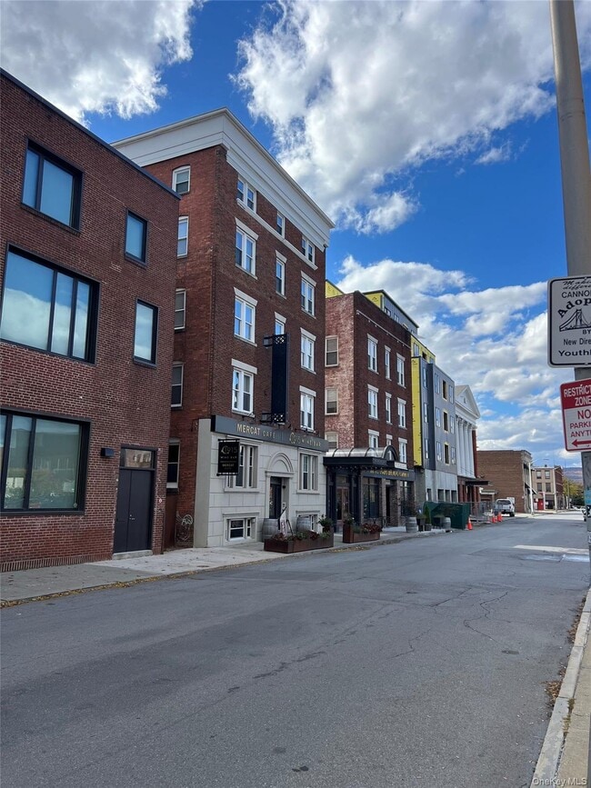 Building Photo - 205 Church St