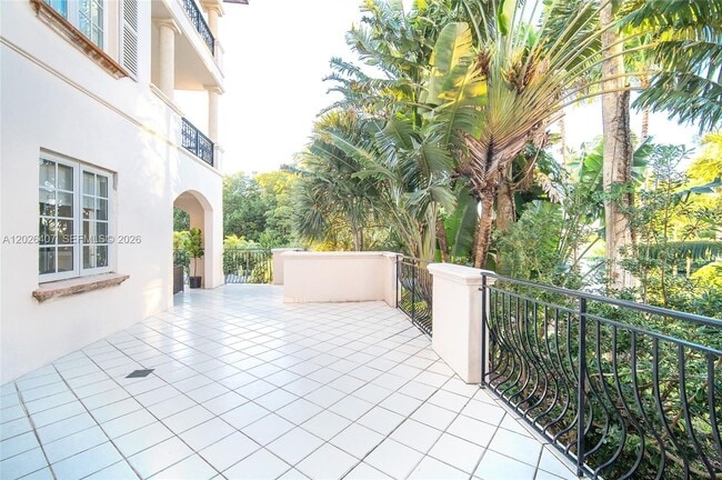 Building Photo - 19211 Fisher Island Dr