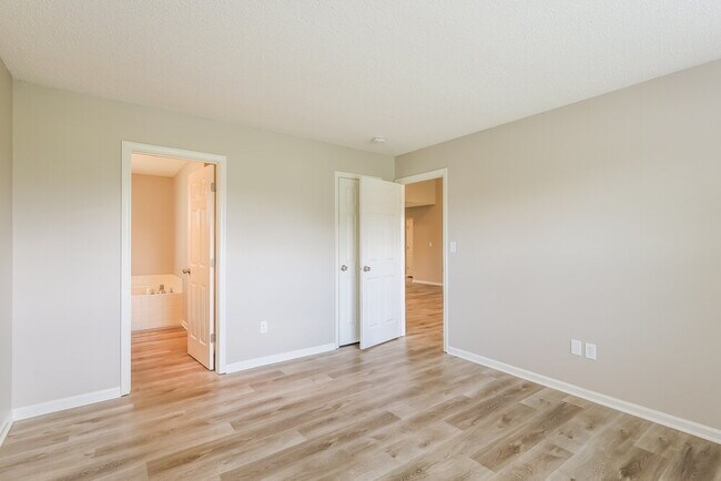 Building Photo - 1725 Cold Spring Dr