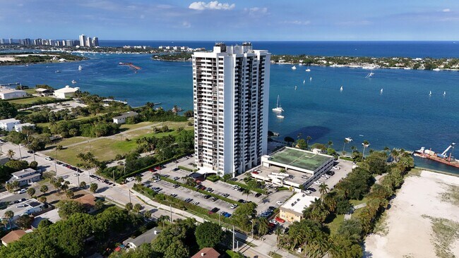 Building Photo - 5600 N Flagler Dr