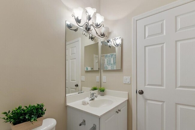 Building Photo - 3034 Cummings Ave