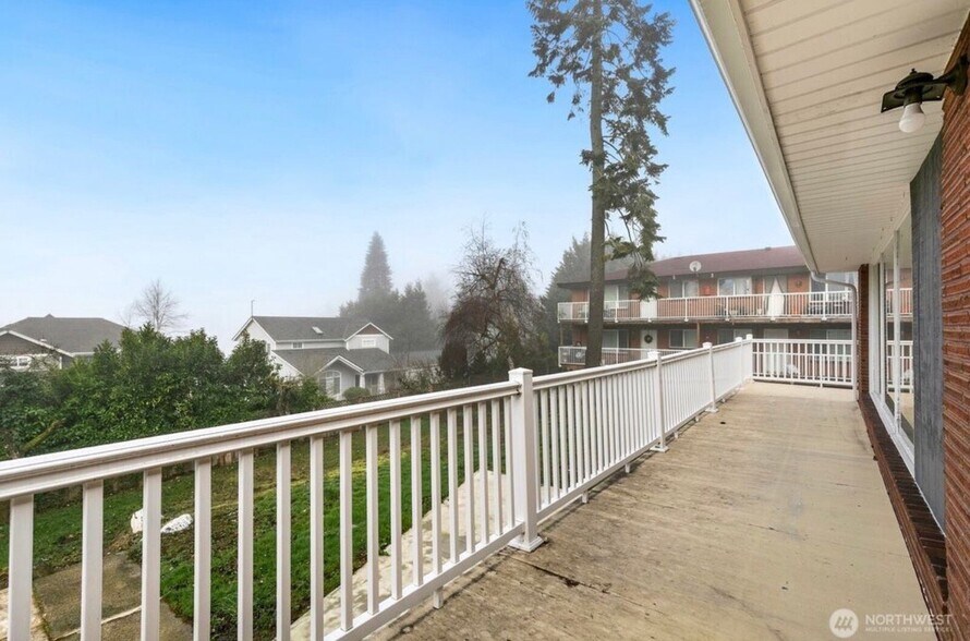 Building Photo - 1301 Edmonds Ave NE