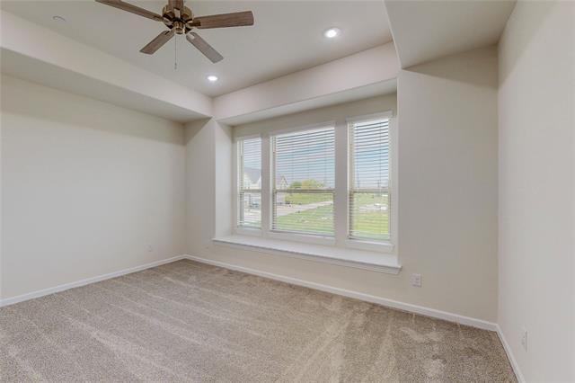 Building Photo - 16082 Doe Lk Dr