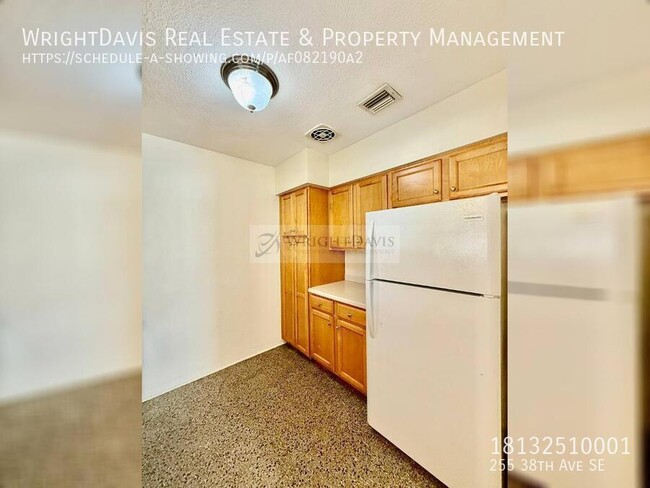 Building Photo - 255 38th Ave SE