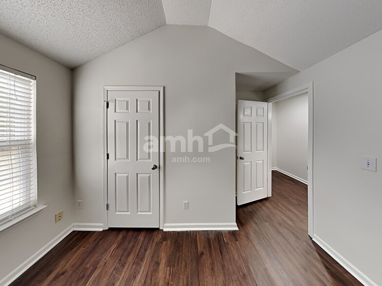 Building Photo - 10220 Seedling Ln