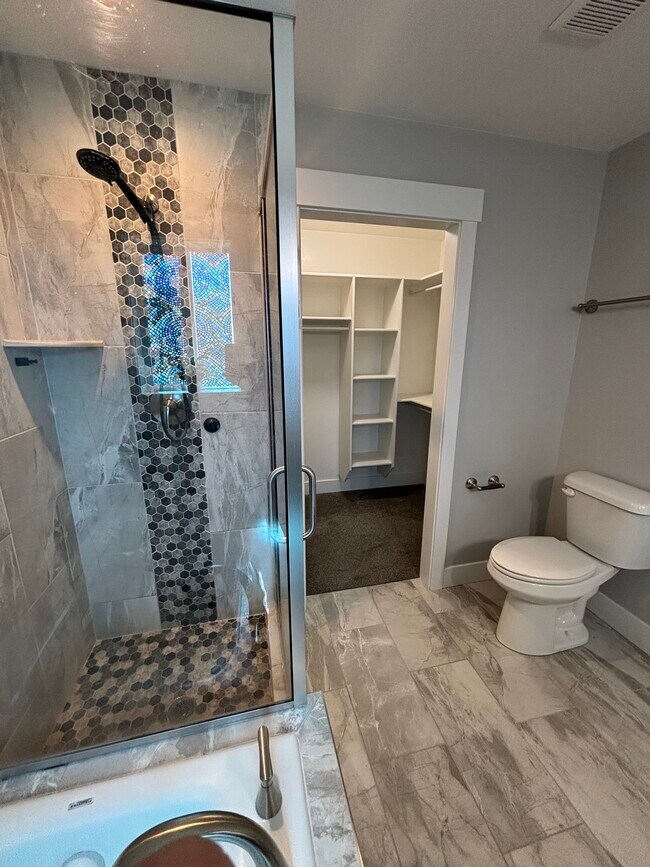 Building Photo - 448 Washington Loop