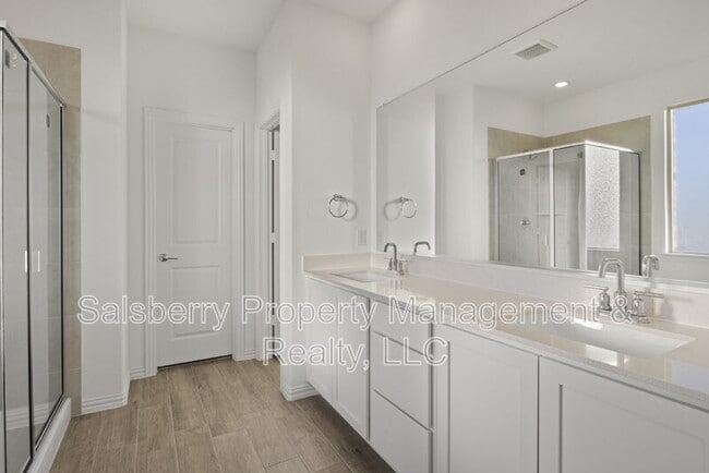 Building Photo - 233 Cherryvale Ln