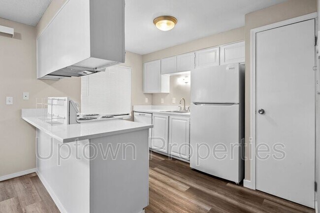 Building Photo - 5660 SW 180th Ave
