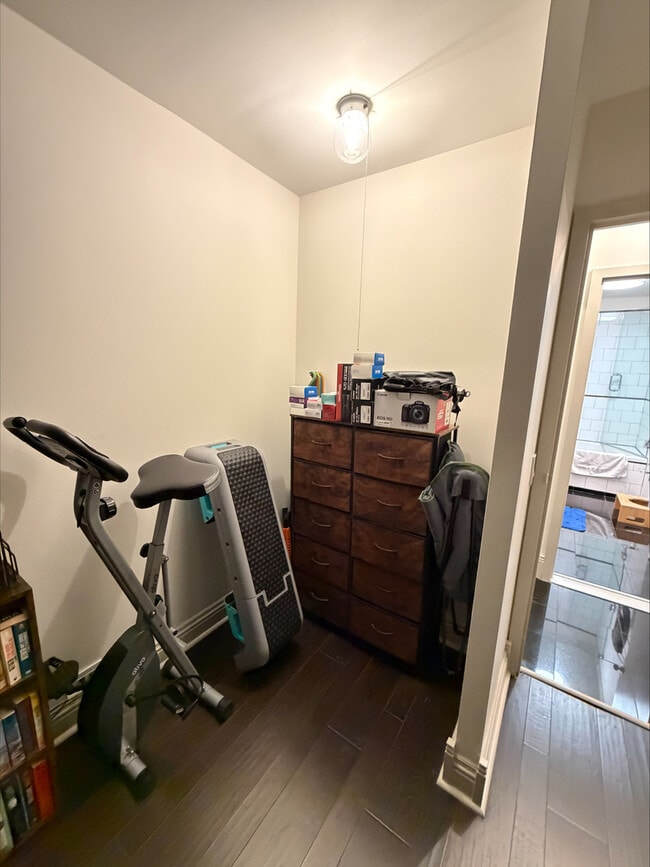 Building Photo - 5415 N Sheridan Rd