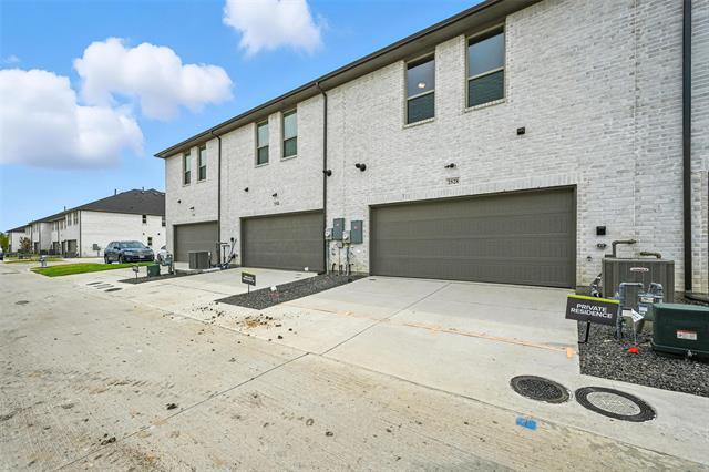 Building Photo - 2528 Campden Mews