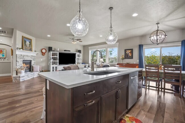 Building Photo - 18713 Easter Peak Ave