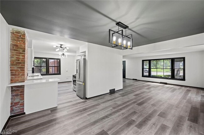 Building Photo - 3024 Warrensville Center Rd