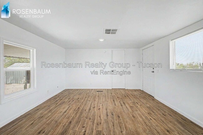 Building Photo - 6525 N Brushtail Ln