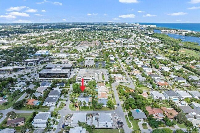 Building Photo - 1132 NE 3rd Ave