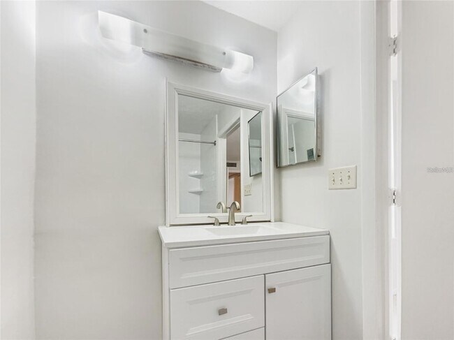 Building Photo - 524 Orange Dr