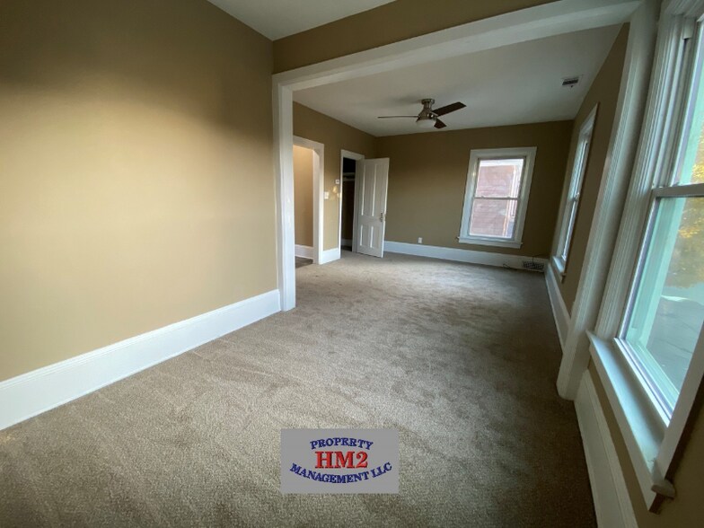 Building Photo - 517 S Water St