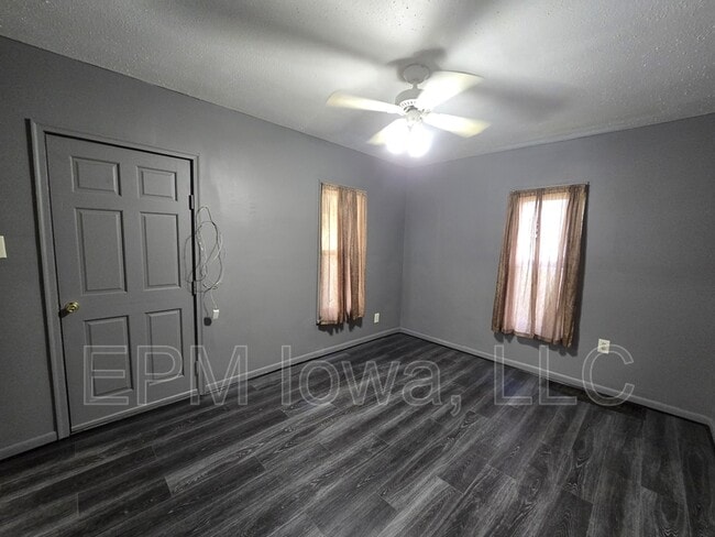 Building Photo - 709 Kern St