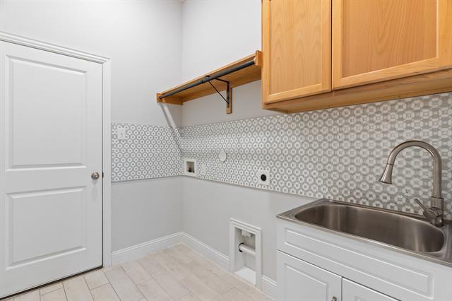 Building Photo - 704 Fencerow Trl