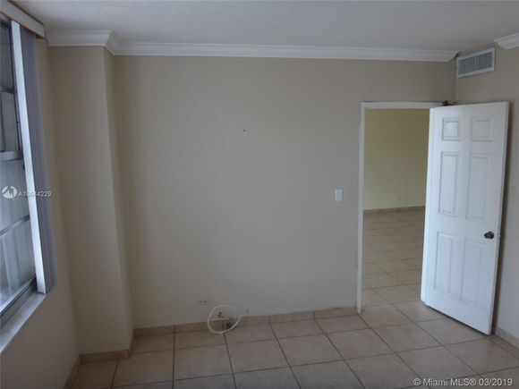 Building Photo - 5601 Collins Ave