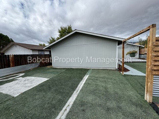 Building Photo - 2523 Baker Dr
