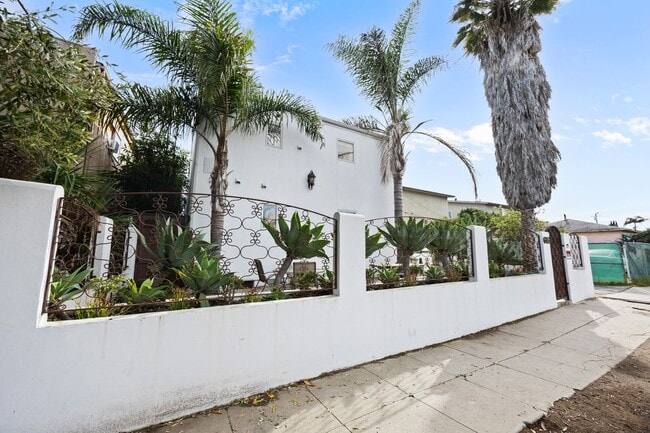 Building Photo - 616 Sunset Ave