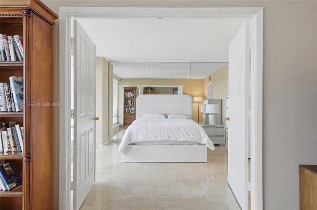 Building Photo - 2100 S Ocean Ln