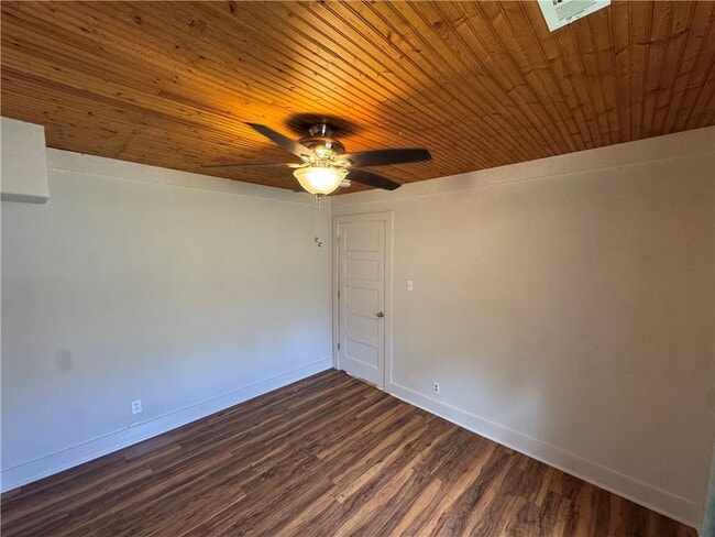 Building Photo - 320 S Washington Ave