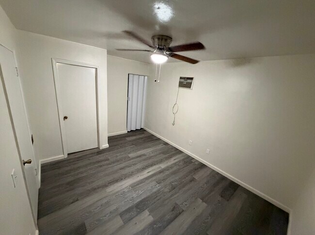 Building Photo - 826 E Rte 66