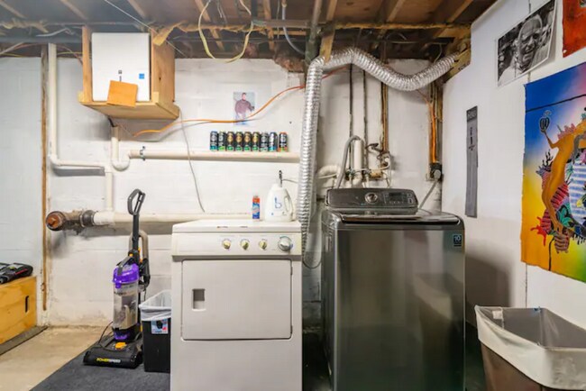 Building Photo - 22 Whitney Dr