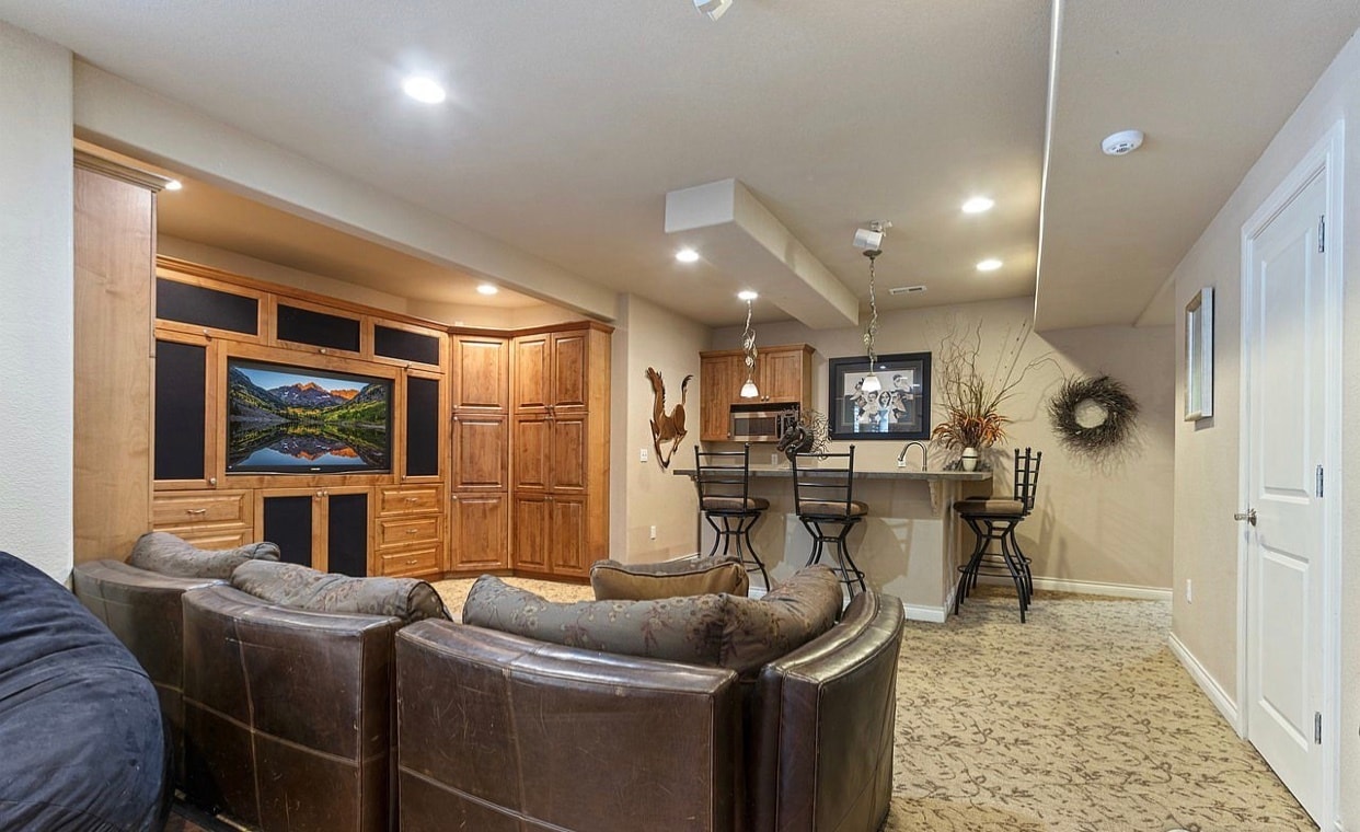 Family Room/Kitchenette - 502 Stardance Way