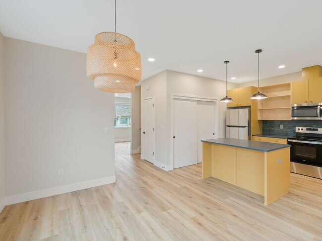 Building Photo - 3bed/2.5 Bath Duplex Unit New Construction in Woodstock Neighborhood