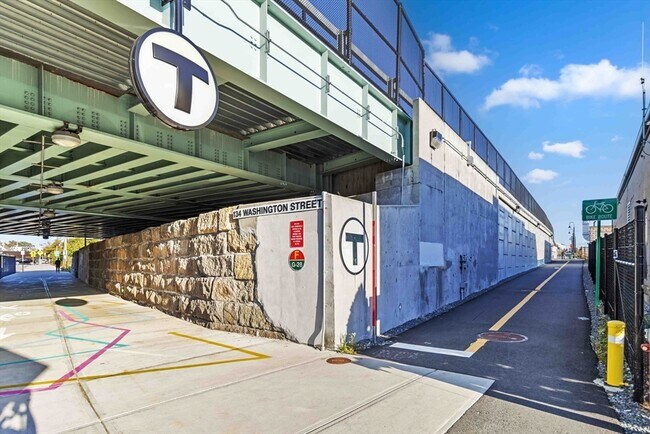 Building Photo - 16 Alston St