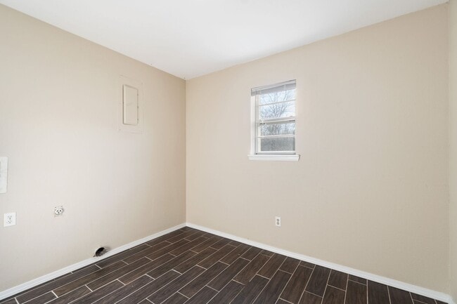 Building Photo - 909 Essex St