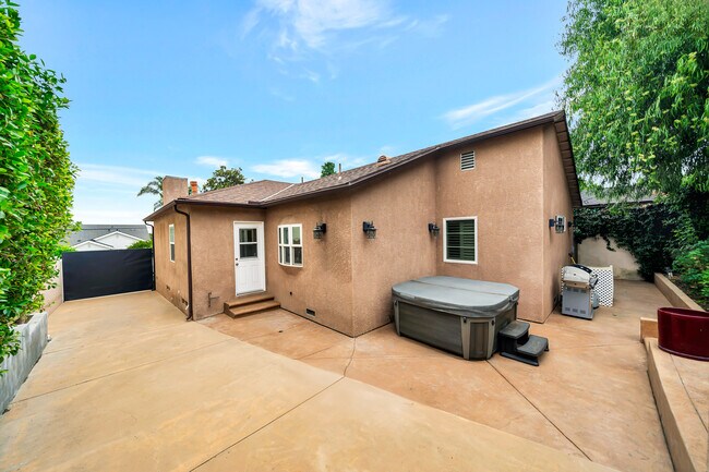 Building Photo - 17946 Valley Vista Blvd