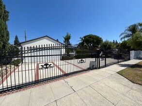 Building Photo - Single-Story 3-Bedroom Pool Home with RV P...