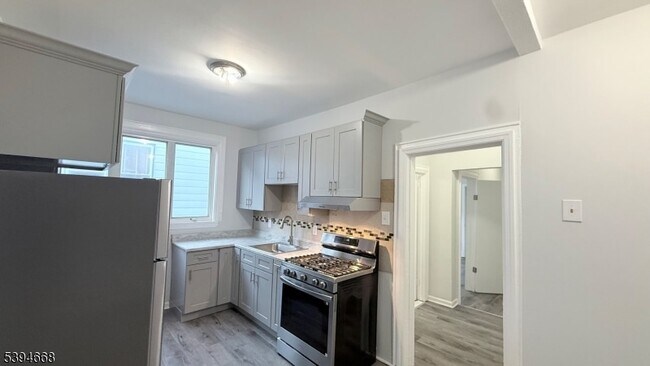 Building Photo - 56 Lindsley Pl