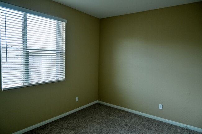 Building Photo - Beautiful 3 bed Townhome in Summerlin